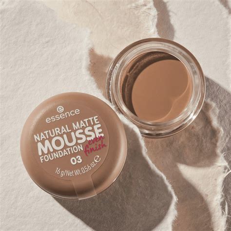 Купить essence ТОНАЛЬНЫЙ МУСС NATURAL MATTE MOUSSE онлайн