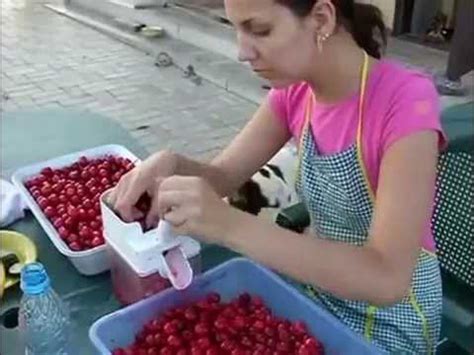 Машинка для удаления косточек из вишни/Косточковыдавливатель - YouTube