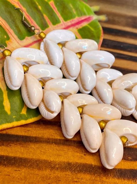 Brinco De Coco E Ouro Antigo - Max Brinco Escama De Búzios em 2024 | Brincos, Brinco de coco, Brincos ...