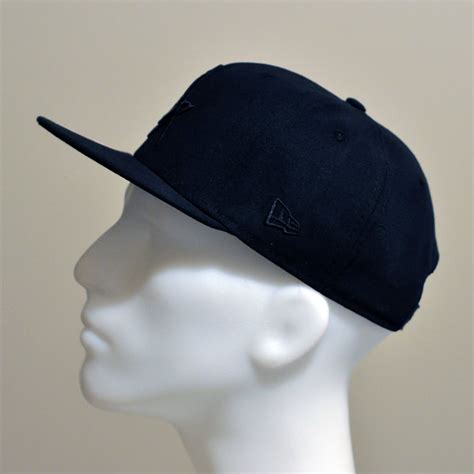 black snap  grip  token