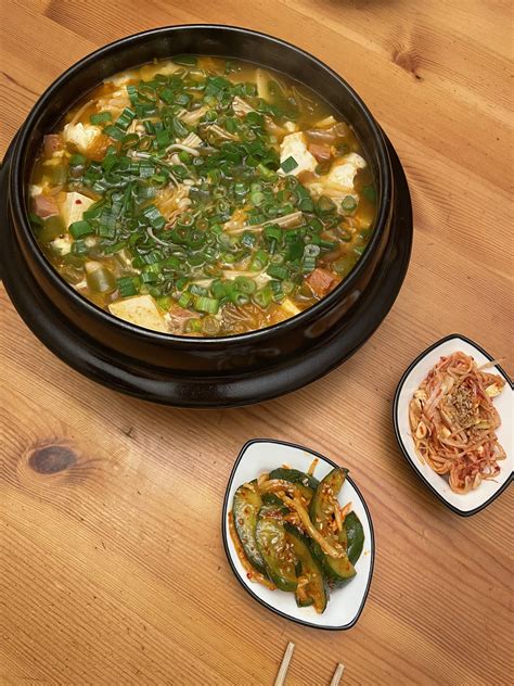 Kimchi tofu stew with spam and enoki mushrooms, my mom’s homemade