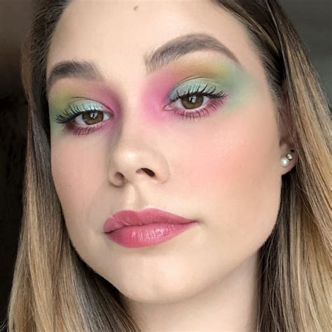 Best 10 Colorful Face Makeup Looks To Try