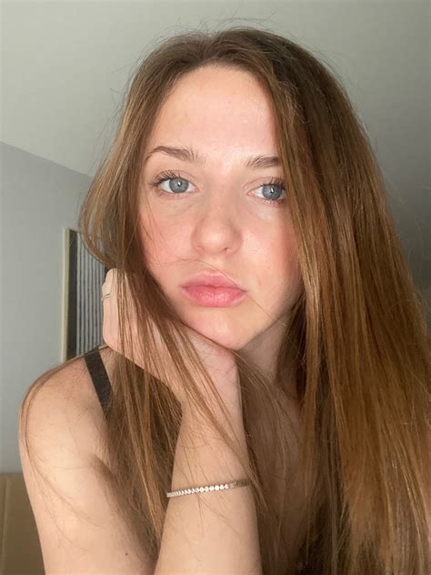 Anna Onlyfans Profile Content - updated December 2025