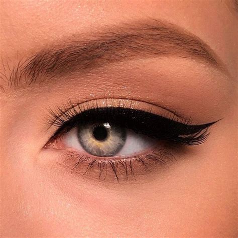 Одежда/украшения/обувь/прически/макияжи | Makeup eyeliner, Makeup ...