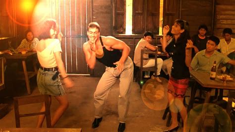 A-Dessa-женщина я не танцую(Van Damme dansing) - YouTube