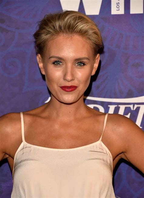 Nicky Whelan – celebsla.com