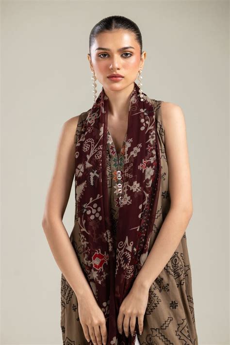 buy maroon floral dupatta  na      vgmulti khaadi