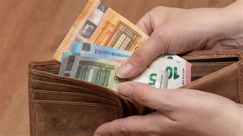 El hundimiento del dinero en efectivo en España: está desapareciendo ...