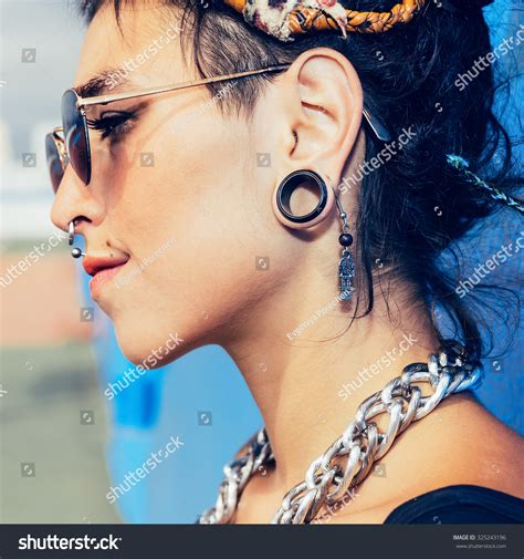 How to achieve the perfect look with lightning bolt hair design 11