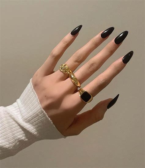 Nail Inspo Initial Black
