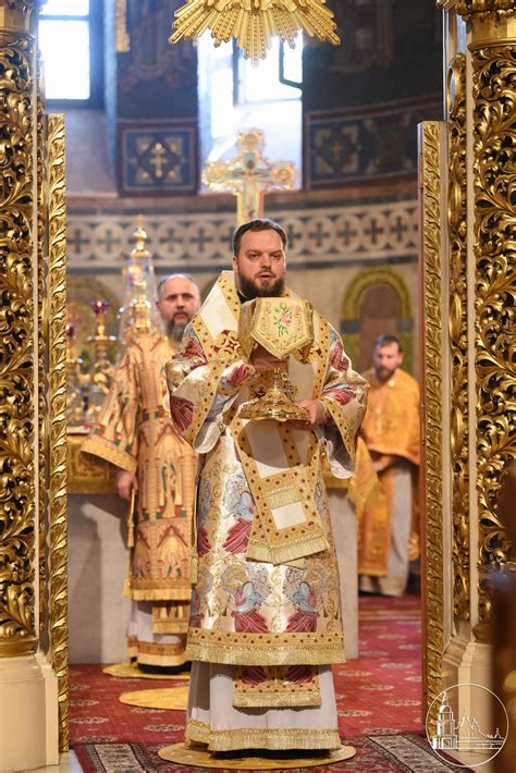 Свято-Михайлівський Золотоверхий чоловічий монастир - Home