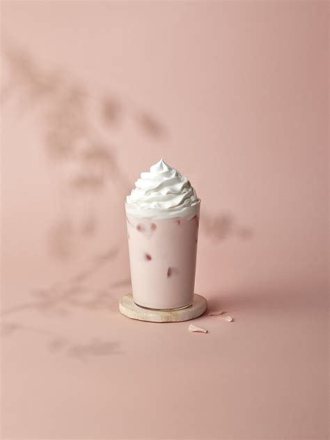 Starbucks Korea's cherry blossom collection is pretty in pink ...