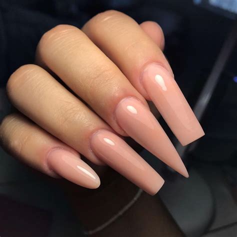 Puntas en uñas acrílicas | Diferentes formas de uñas, Uñas en punta ...