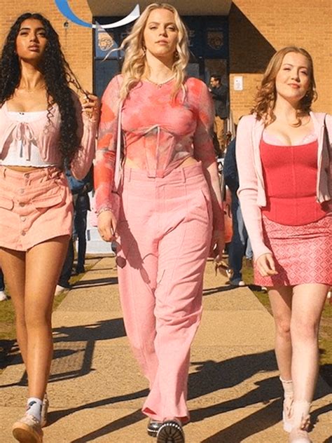 How to Dress Like Regina George: 9 Looks to Try