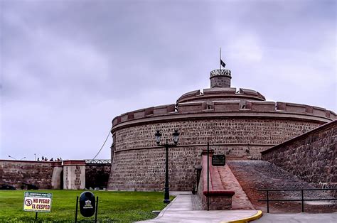 Visita a la histórica Fortaleza Real Felipe, Callao - Viajeros Ocultos