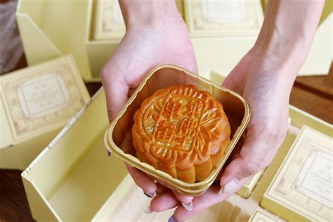 rafflesmooncakes danielfooddiarycom