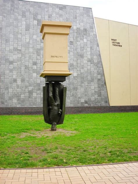 Самые нелепые памятники в мире