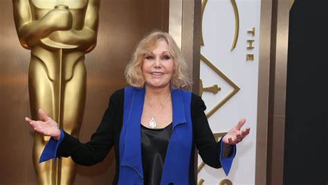 Kim Novak takes a beating on Twitter