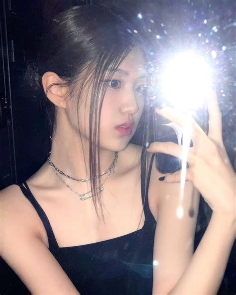 240725 izna Yoon Jiyoon Plus Chat Update | kpopping