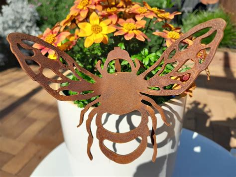 Bumble Bee Pot Decoration - Australian Made Rusted Metal Garden Art