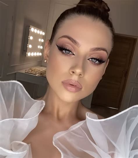 Pin by Bronislava Sadovská on MAKE-UP | Bridal makeup, Eye makeup ...