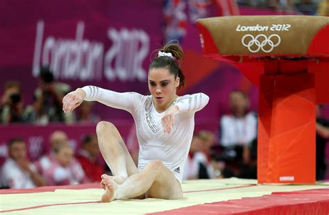 McKayla Maroney falls during vault final