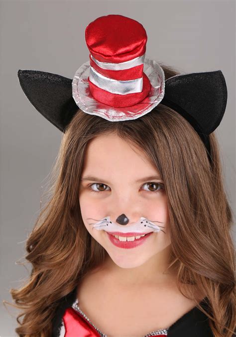 newborn cat in the hat costume 4