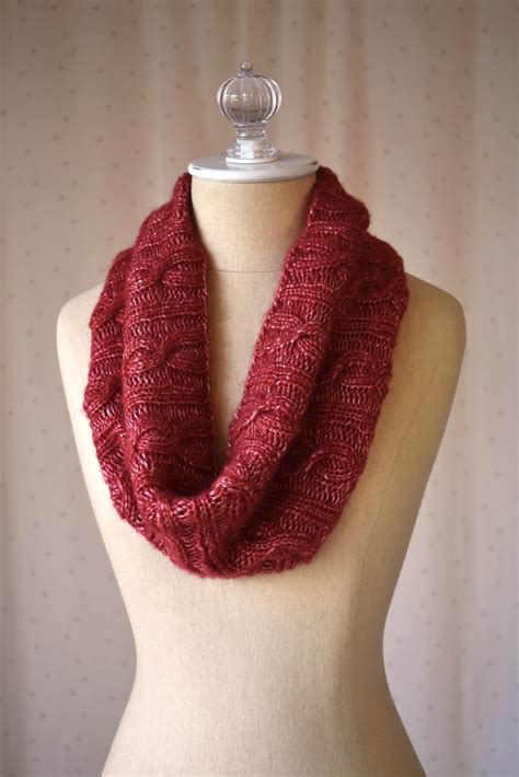 Swivel Cowl – Universal Yarn