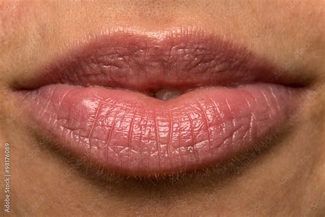 Foto Stock Labbra femminili | Adobe Stock