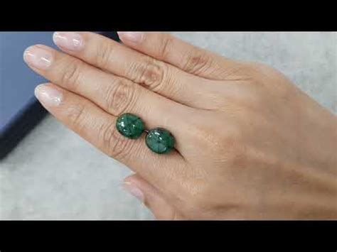 Колумбийские изумруды трапиче цвета Vivid Green в огранке кабошон 11,38 ...
