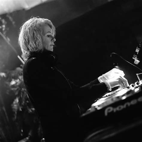 LADY J - eastern-stream.com