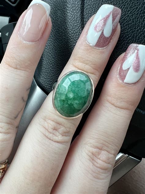 ID please? Advertised as emerald. Any input appreciated! : r/Gemstone