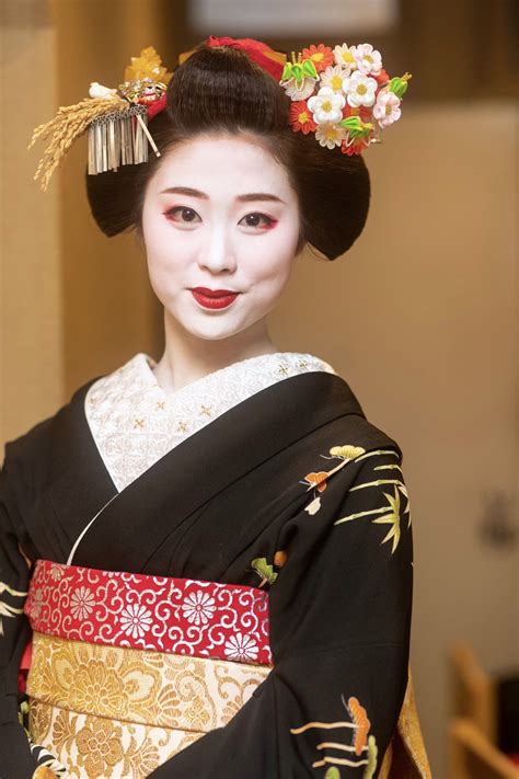 Geisha Japan, Japanese Geisha, Japanese Characters, Japanese Culture