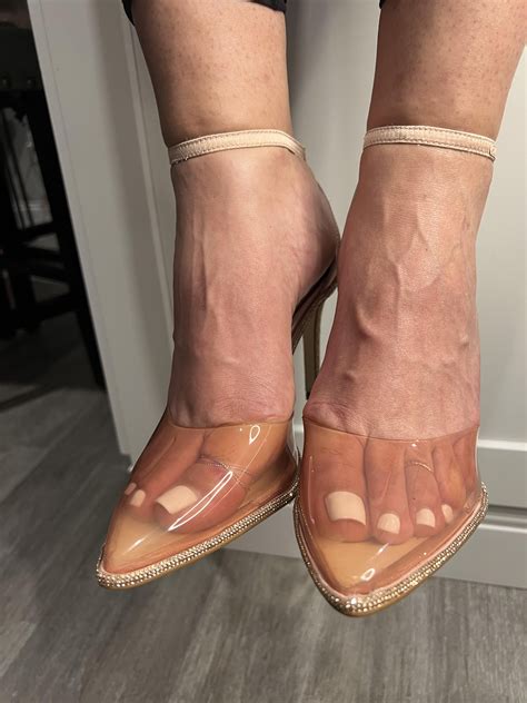 These heels make them extra veiny : r/veiny_feet