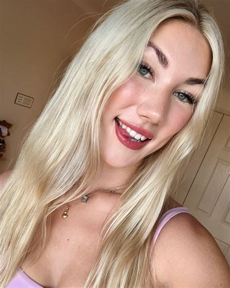 Kara Inskip 🩷🦋🌸🩵 | can’t wait to live in a bikini again 🌊🐚 • • • #beach