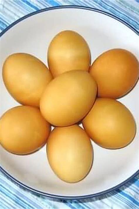 How to Dye Eggs with Onion Skins | Snappy Living