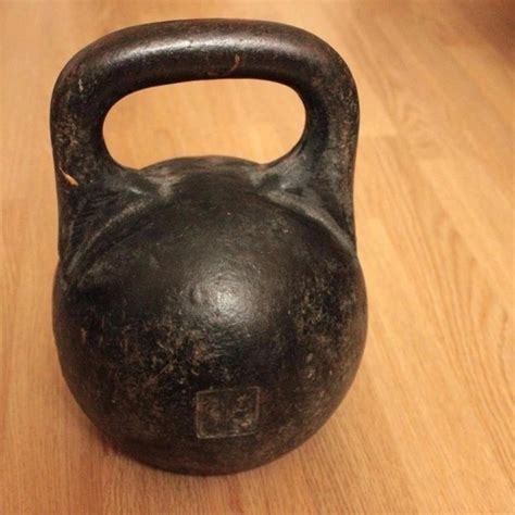 Продам гири СССР, есть 16, 24, 32 Есть гири нестандартного веса ...