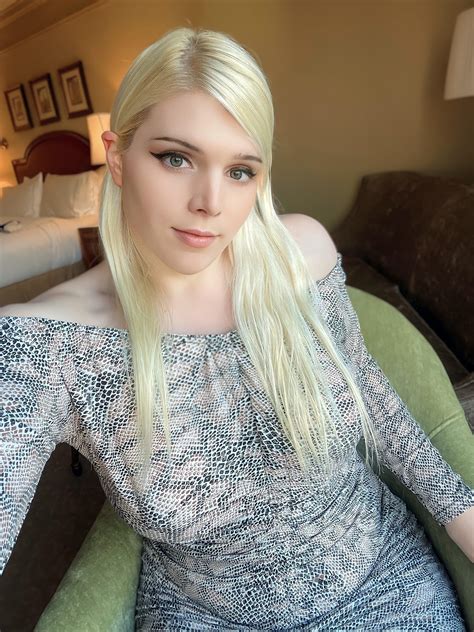 You’re finally up! Good morning from this chubby femboy 🥰 : r/femboy