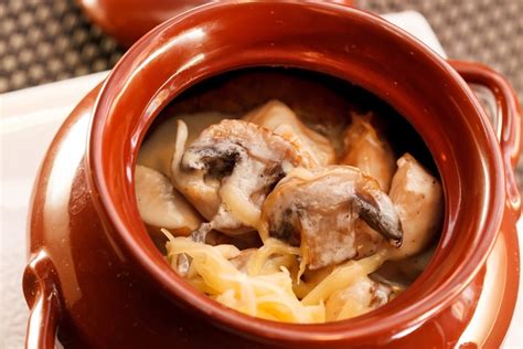 Жаркое с грибами в горшочках – простой и вкусный рецепт, как ...