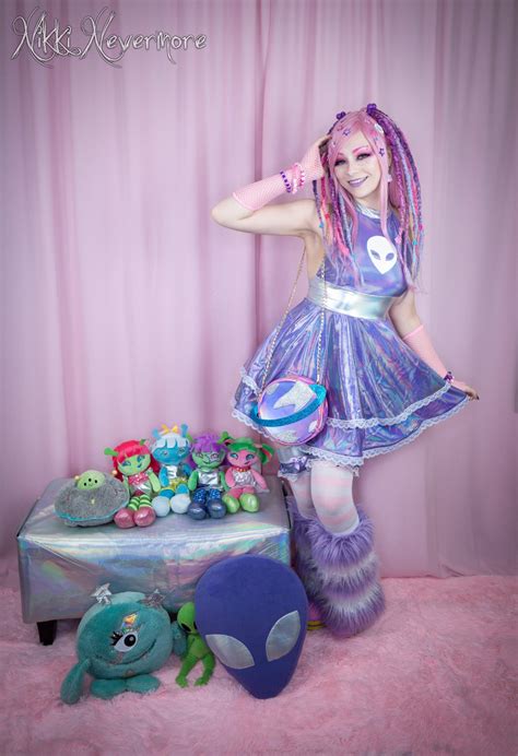 Nikki Nevermore - I WANT TO BELIEVE!! Alien doll set is...