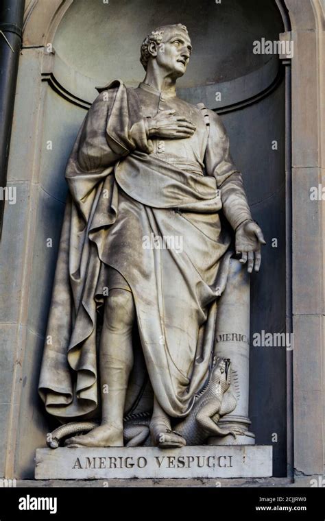 Statue of amerigo vespucci hi-res stock photography and images - Alamy