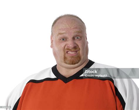 pria gemuk membuat ekspresi tidak senang foto stok  gambar