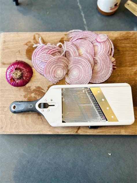 How to Make Quick-Pickled Red Onions - The GR Dietitian