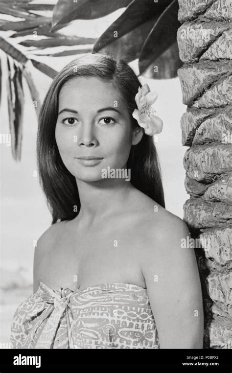 Nancy kwan hi-res stock photography and images - Alamy