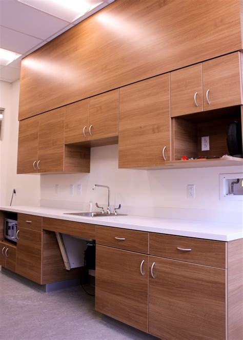 Workers fight for a higher mammography tech salary floor 24