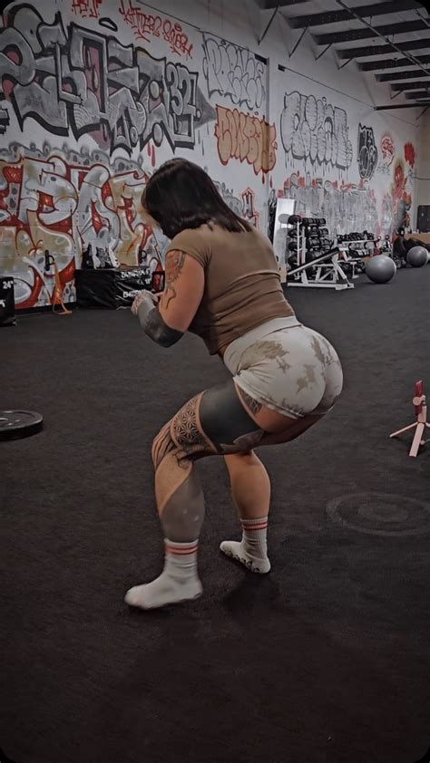 Jordain Sue | back day to create those ratios⌛️ @center_stage