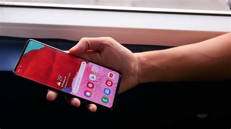 Samsung Galaxy A51 Первый обзор: Infinity-O экран и 48 Мп камера