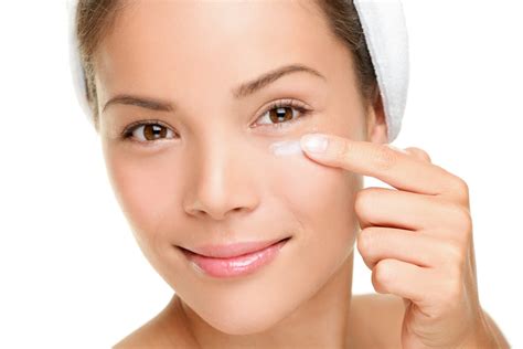 Here Is How You're Supposed To Apply Your Eye Cream - Bellatory News