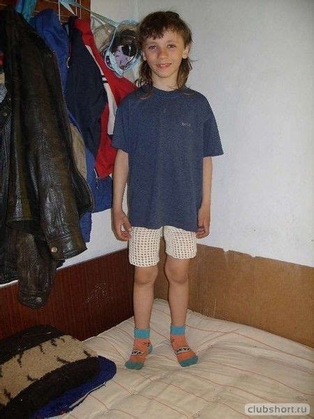 Мальчик белых шортах » Шорты фото