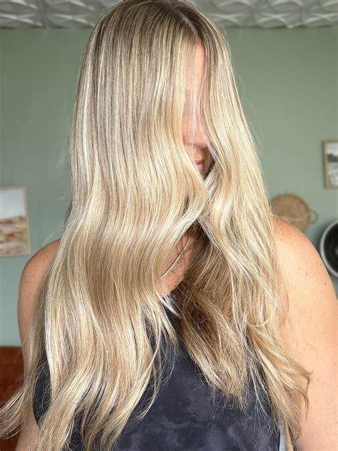 Ashley Hawkins Stylist at Top Knot Hair Studio - A Classic deep angled